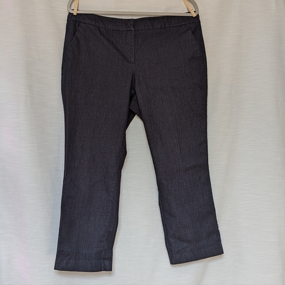 New‎ York & Co. Lightweight Denim Crops - Picture 1 of 8